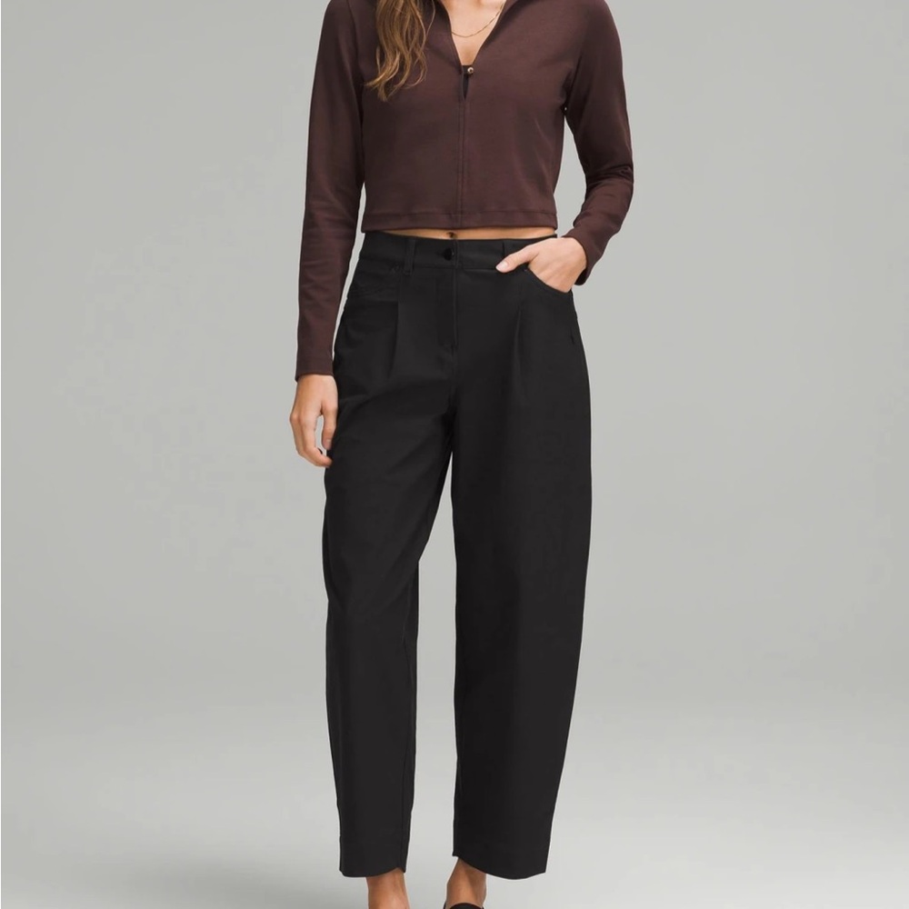City Sleek Mid-Rise Barrel-Leg Pant